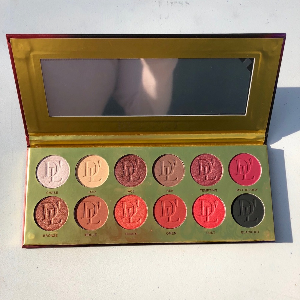 Brand New Delanci Flamboyance Eyeshadow Palette